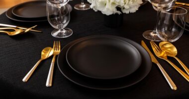 Table chic et moderne : astuces deco en noir, or et argent pour vos receptions ! Comment créer une ambiance luxueuse